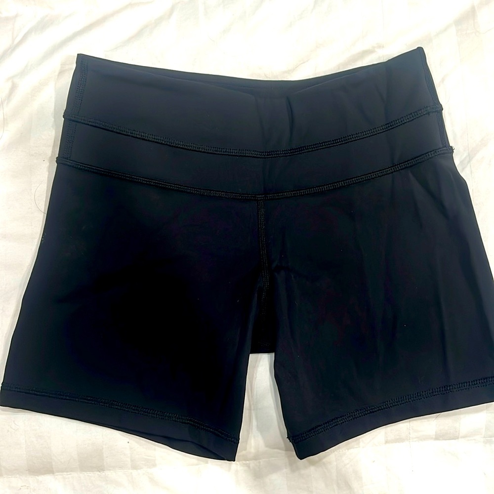 Lululemon size 4 black bike shorts